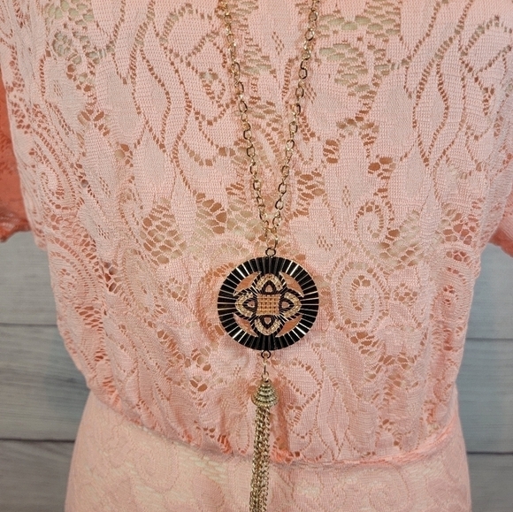 PAPAYA Floral Lace Short Sleeve Blouse with Necklace Pink Size Small - Picture 6 of 6